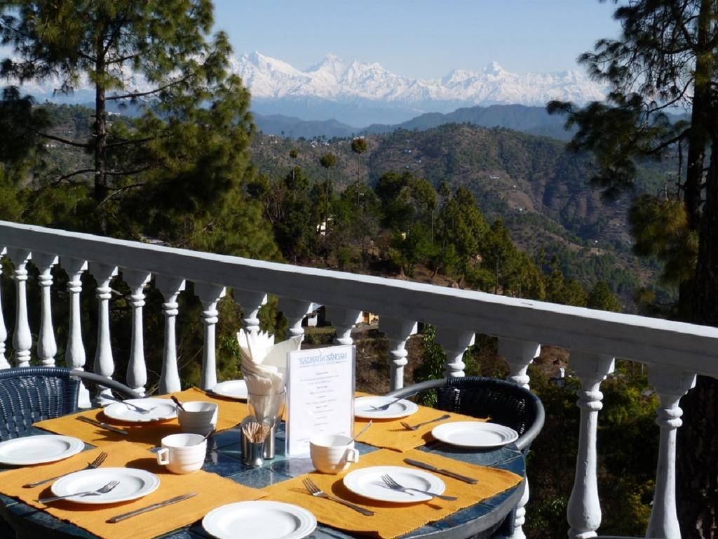 Ayurvaid Kalmatia Hotel Almora Exterior photo